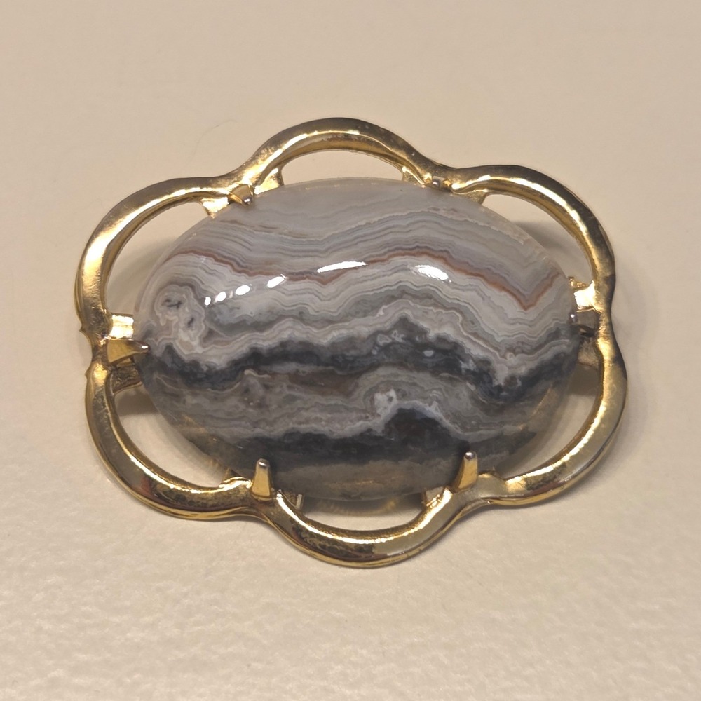 Vintage Unsigned Gold Tone Agate Brooch Pin Natural Stone Grey Banded Gemstone